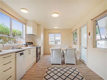 Sans Souchi (Bachcare) - Whangamata