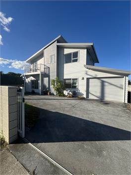 available KINGS BIRTHDAY WEEKEND 'Ocean Cove at Whangamata (5 minutes from beach & shops) - Coromandel