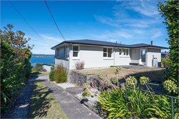 Lofty Lakeviews (Bachcare) - Acacia Bay