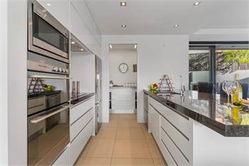 The Moorings Apartment 5 - a stone's throw from the lake! - Taupo