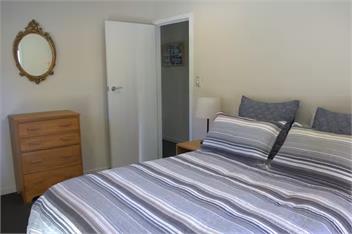 Private, close to waters edge and Station Park - Wanaka