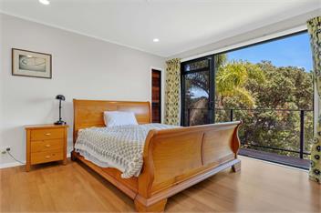 Seas The Day - Beachfront On Coopers - Northland
