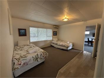 Spacious Group‑Friendly Napier Home with Pool – Ideal for Teams & Families - Napier