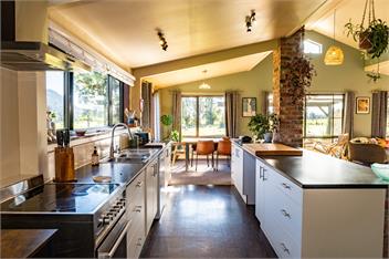 Waimanu Guest House - 