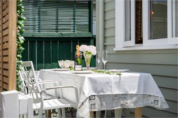Hibiscus Cottage -