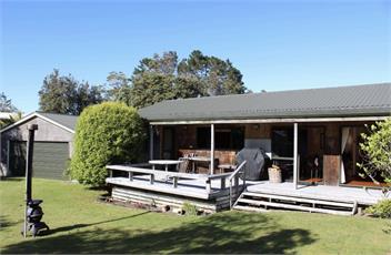 Your Relaxed Beach Base in Matarangi -