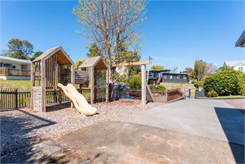 Tranquil Stay Two Mile Bay - lake views + playground -