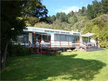 Beach House - PICTON
