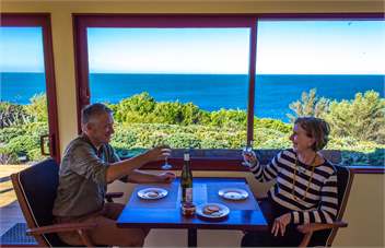 Sunrise Apartment, Golden Bay "Beachfront Heaven" - Takaka