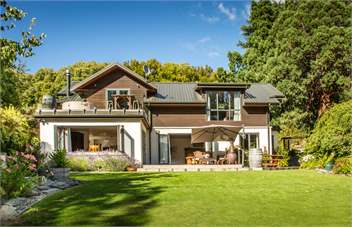 Wanaka Tree & Lake House - BEST Lake Front Location - Wanaka