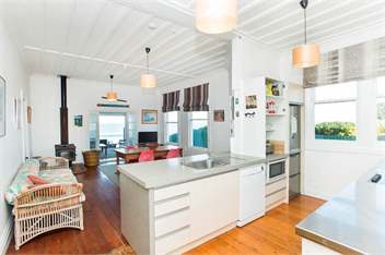  Absolute Beach Front wainui House - 