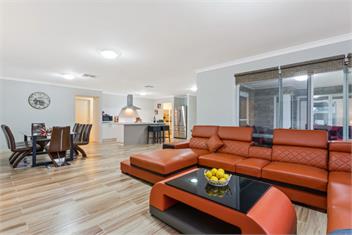 Spacious house near Melb Airport, Sleeps 12  - Melbourne