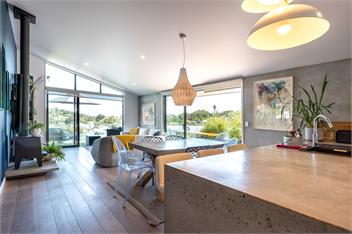 NEW Sunny Family Friendly home with SPA near everything - Waiheke