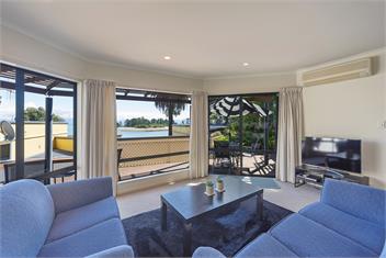 On The Rocks - Nelson Waterfront Holiday Home - Nelson