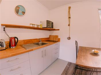 Kina Hut - Stay Anakoha - marlborough sounds