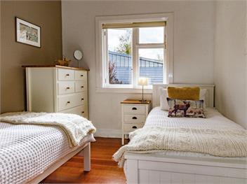 Stag & 3 Pigs (Bachcare) - Ohakune