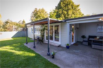Hop, Skip and Jump to the Lake (Bachcare) - Te Anau