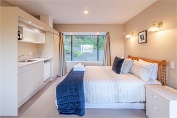 Fantail Cottage with Sea Views (Bachcare) - Akaroa