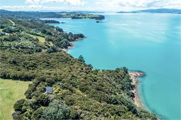 CrossTrees Chalet (Bachcare) - Waiheke Island