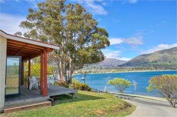 The Lakefront Gem (Bachcare) - Wanaka
