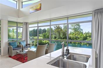 Two Views - Watermark Apartment Taupo - Taupo