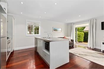 Sandy Jandal - Russell Cottages - Bay of Islands