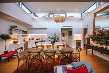 Nautilus Penthouse | Sleeps 8 | Lakefront Apartment - Wanaka