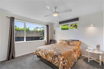 Scenic Lake Views (Bachcare) - Taupo