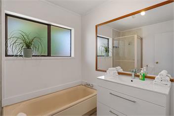 Lakeside Serenity (Bachcare) - Taupo