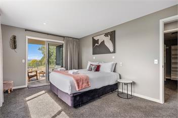 Hideaway at the Bay - Spa Pool, Premium Property, Walking distance to the Lake - Taupo