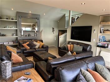 Longshore: Absolute beachfront,spa,tennis,pool - Waikanae Beach
