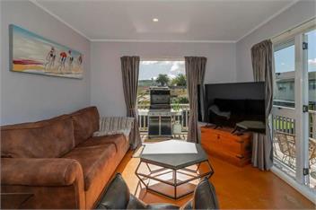 Beach House - Across the Road to the Beach - Whitianga