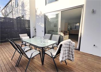 City Townhouse - 2BR Comfort, Private & Parking - Christchurch