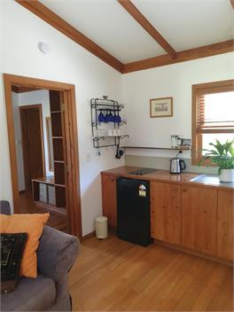 Cape South - Little house of Bloom - RD12 Havelock North