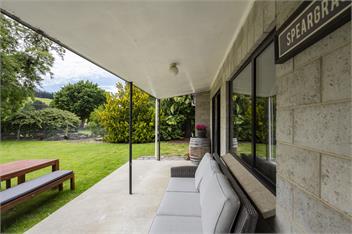 Coronet Peak View | 3BR Home with Hot Tub & Garden - Queenstown