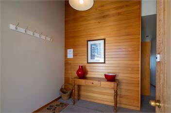 Queenstown Lakeside Gem: 3 BDR, Wi-Fi & Parking - Queenstown