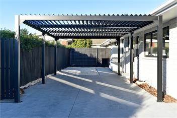 Russley home near the airport, single level with parking - 