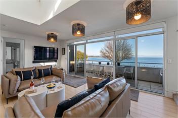 Ultimate Lakefront Location with Hot Tub - 
