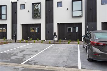 Secure Quiet CBD Townhouse | Free Parking + EV  - 