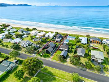 Sunny Matarangi Beach House -