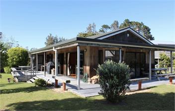 Your Relaxed Beach Base in Matarangi -