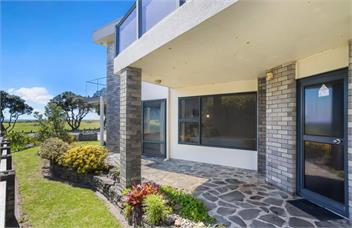 Whangamatā Beachfront Holiday Escape – Esplanade Drive  - 
