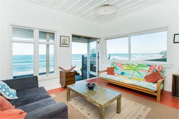  Absolute Beach Front wainui House - 
