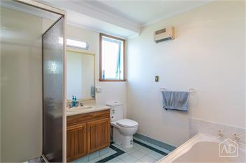 3 Bedroom house with lovely view and FREE unlimited internet - Wellington
