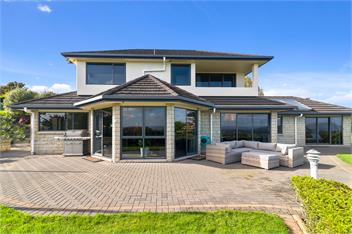 Luxury Lake Retreat - Rotorua