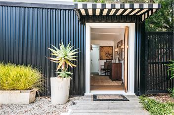 FRENCHMANS HILL Winemakers Cottage : COAST AND COUNTRY - Waiheke Island