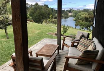 Awahuri - Waterfront River bend retreat (the Modern Bach!) - Taupo