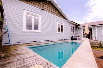 Rustic villa with pool. Fenced house dogs welcome - Mt Maunganui
