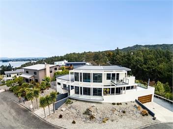 Sun, Sea, Sensational (Bachcare) - Kaiteriteri