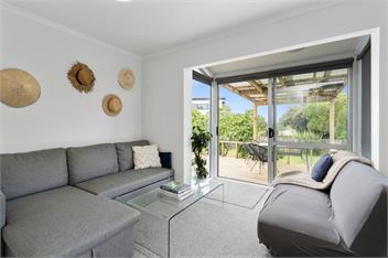 The Wee Blue Bach (Bachcare) - Waikanae Beach